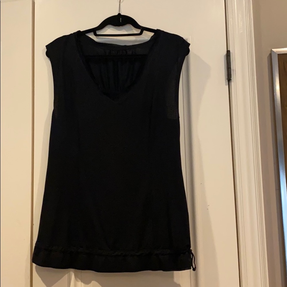 Lululemon loose fit v neck tank size 8